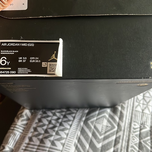 Jordan’s all black size 6 youth 7 women’s - Picture 8 of 9